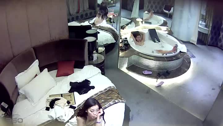 【360】Hotel偷拍系列360粉红浴缸 超极品女神与冰女娃娃组合59V20161125 极品男女2016 11 25 21 07 46 312